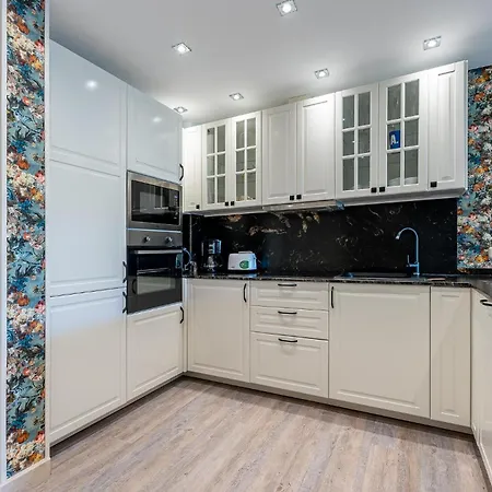 2 Bedroom Gorgeous In Marbella-elviria شقة *